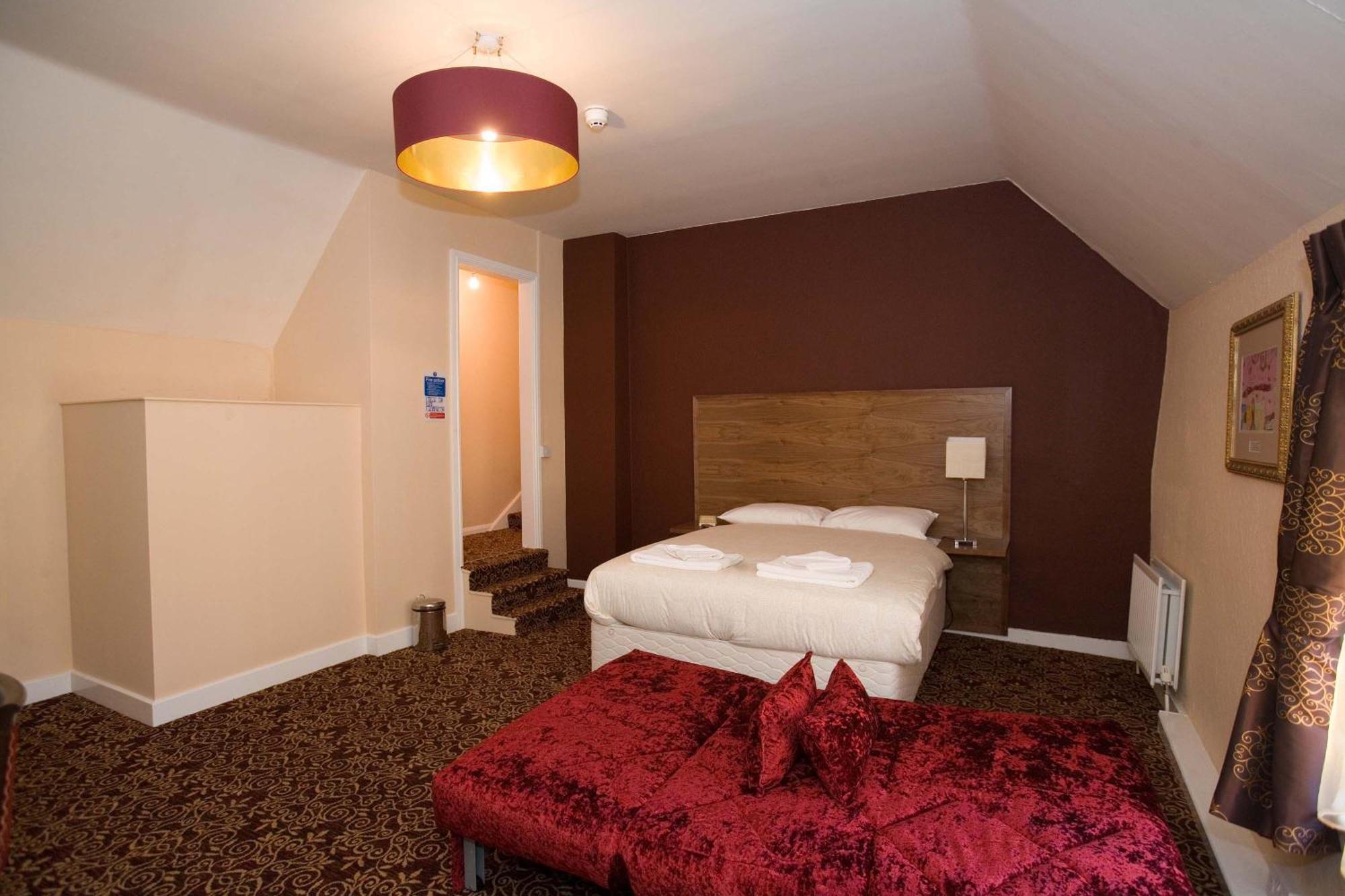 The Three Tuns Hotel Wetherspoon Thirsk Zewnętrze zdjęcie
