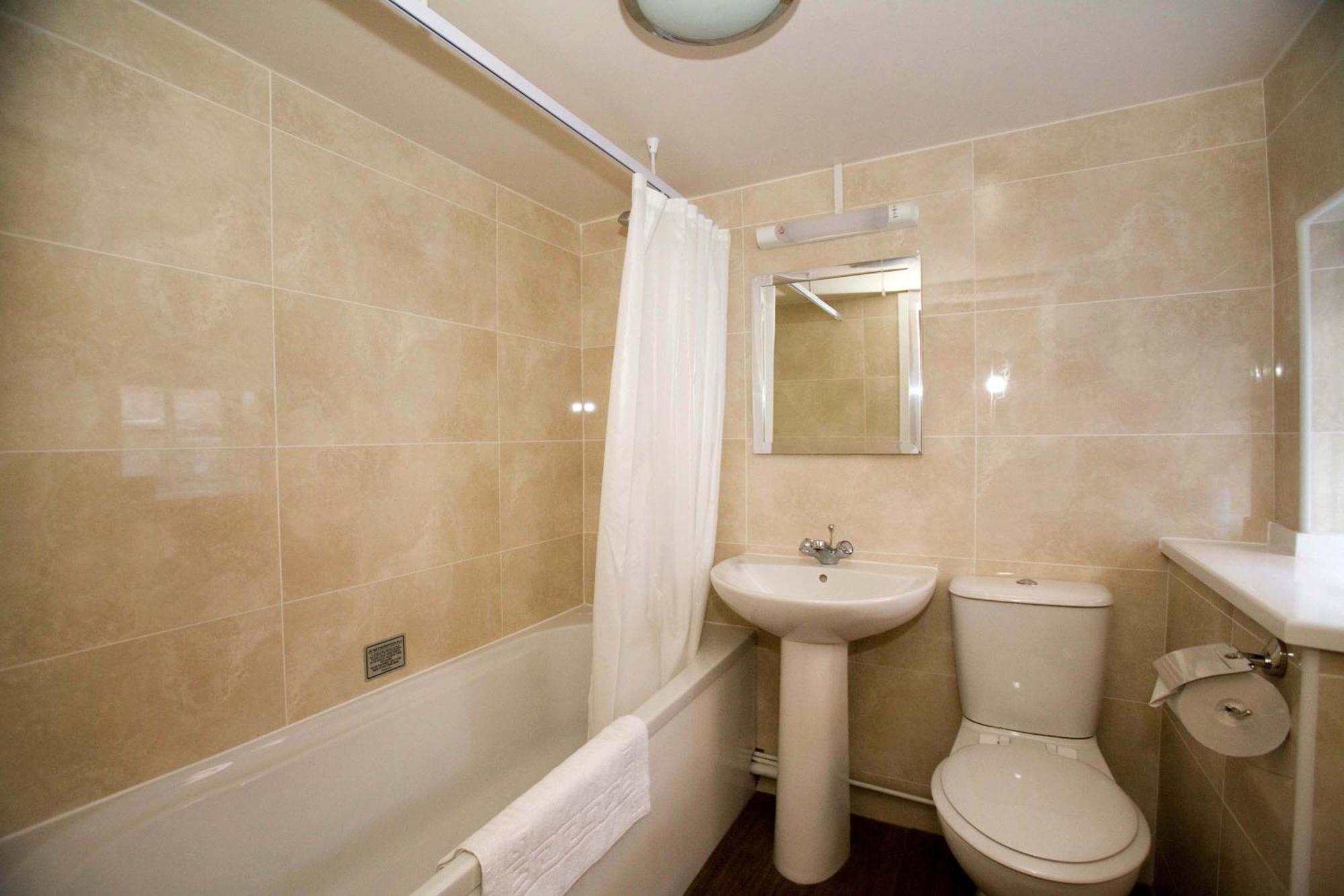 The Three Tuns Hotel Wetherspoon Thirsk Zewnętrze zdjęcie
