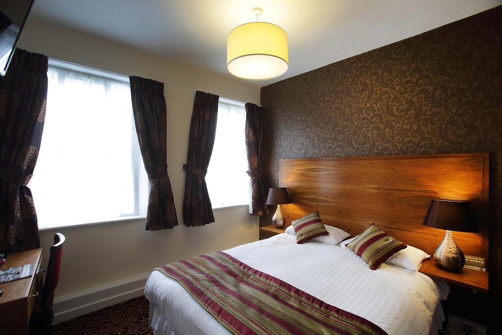 The Three Tuns Hotel Wetherspoon Thirsk Zewnętrze zdjęcie