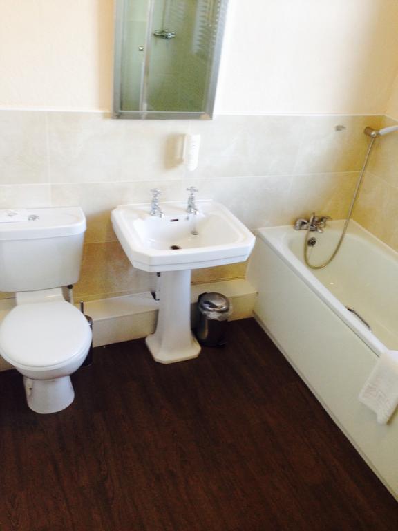 The Three Tuns Hotel Wetherspoon Thirsk Zewnętrze zdjęcie